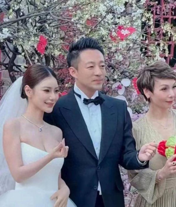 安福相册 保姆在汪小菲婚典前带两孩子回台北，原因曝光令东谈主泪目