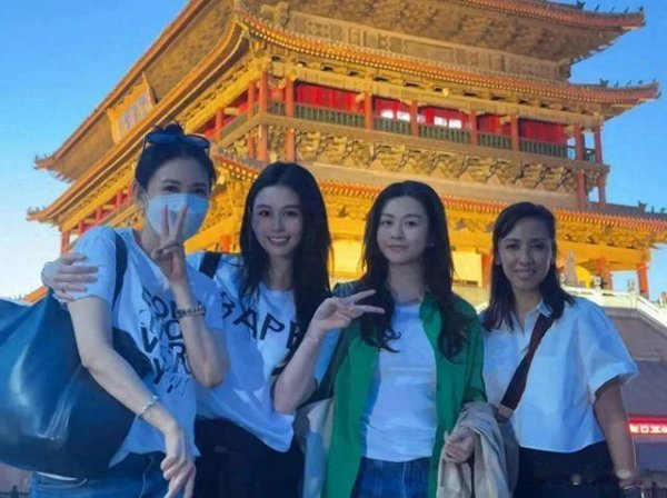 莆田安福相册 邱淑贞携犬子西安出游，超强基因激勉热议