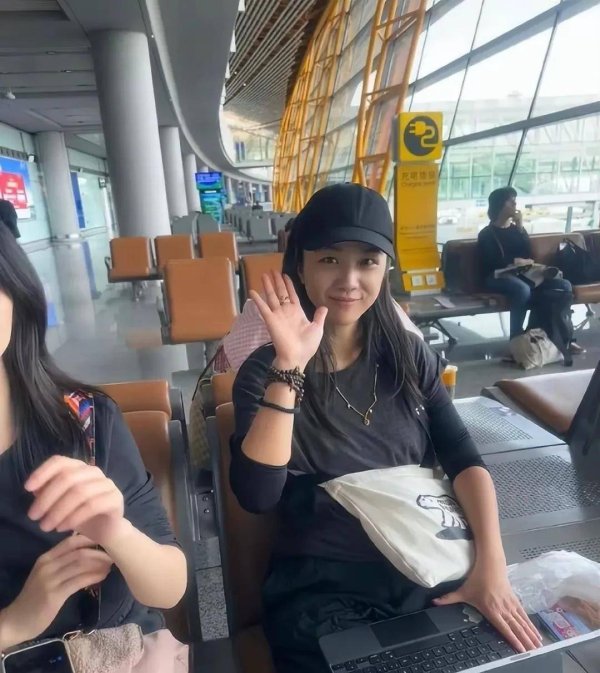 莆田安福相册 莫得保镖豪车，汤唯乘杭州公交唠家常，乘客称似邻家姐姐省亲