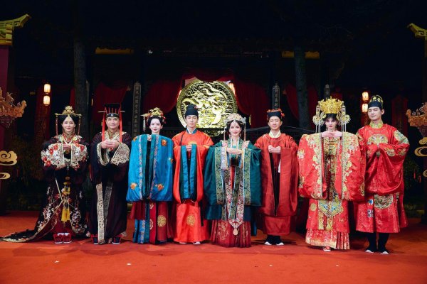 莆田安福家园 《爱妻的放荡旅行2025》收官 卢靖姗韩庚体验宋代婚俗共饮合卺酒