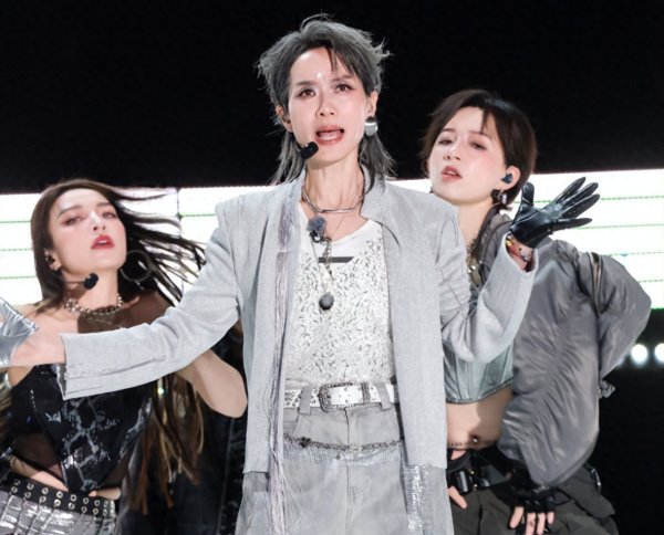 安福相册 《浪姐6》又出现“黑马”，比叶童和邓萃雯有上风，流畅唱跳5轮