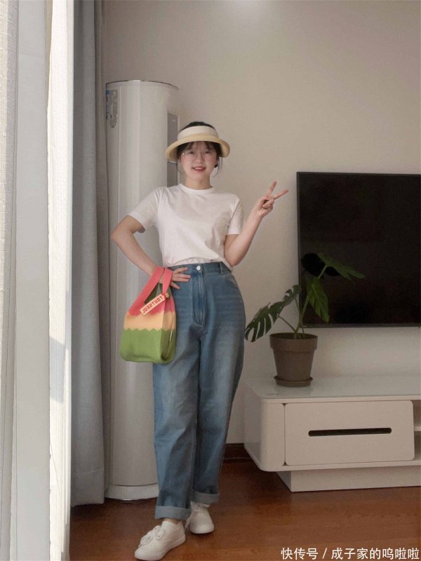 安福相册 白T牛仔裤简浅近单就很雅瞻念