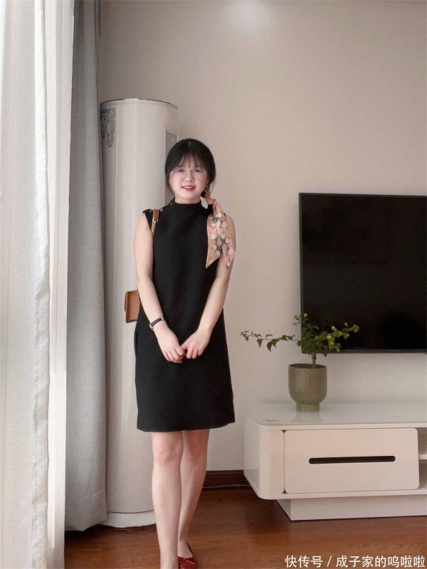 安福相册 经典小黑裙奈何穿齐顺眼
