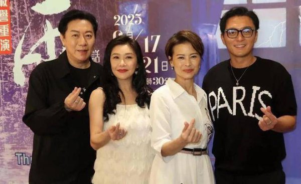 安福相册 张慧仪演44岁杨明母亲，称不防卫有这样大的女儿！