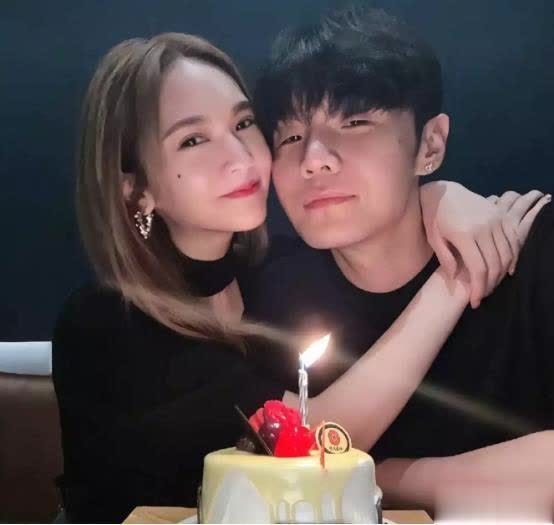 安福相册 李荣浩杨丞琳漠视合体，穿拖鞋逛市场甜密接地气！