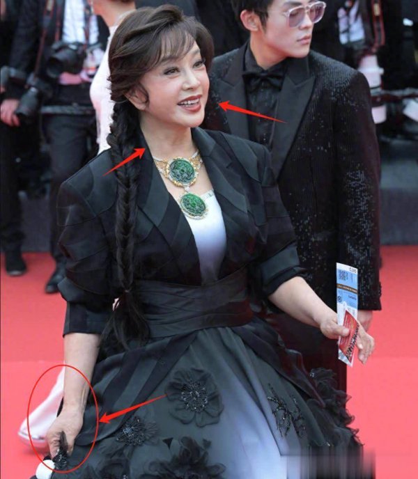 安福相册 戛纳红毯清晰咖位：刘晓庆全裹出镜，小李子瘦一圈，C位唯独无二