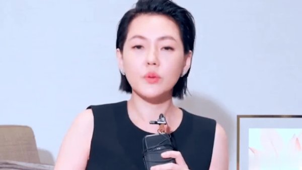 安福相册 离谱！疑似起火小S建议，70多岁S妈夜深回怼：等于哭吗？