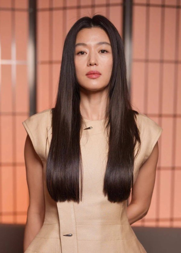 莆田安福家园 梦回千颂伊！43岁全智贤北京亮相，黑长直搭白裙温婉优雅