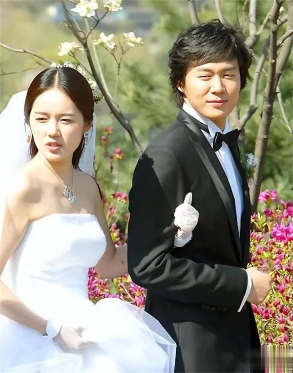 安福相册 韩佳东说念主和延政勋宴请职工庆成亲20周年，大聊恋爱旧事