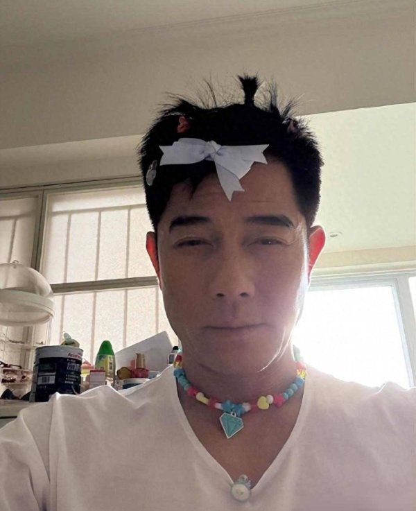 莆田安福相册 郭富城二犬子帮作念造型，他直呼竣工！