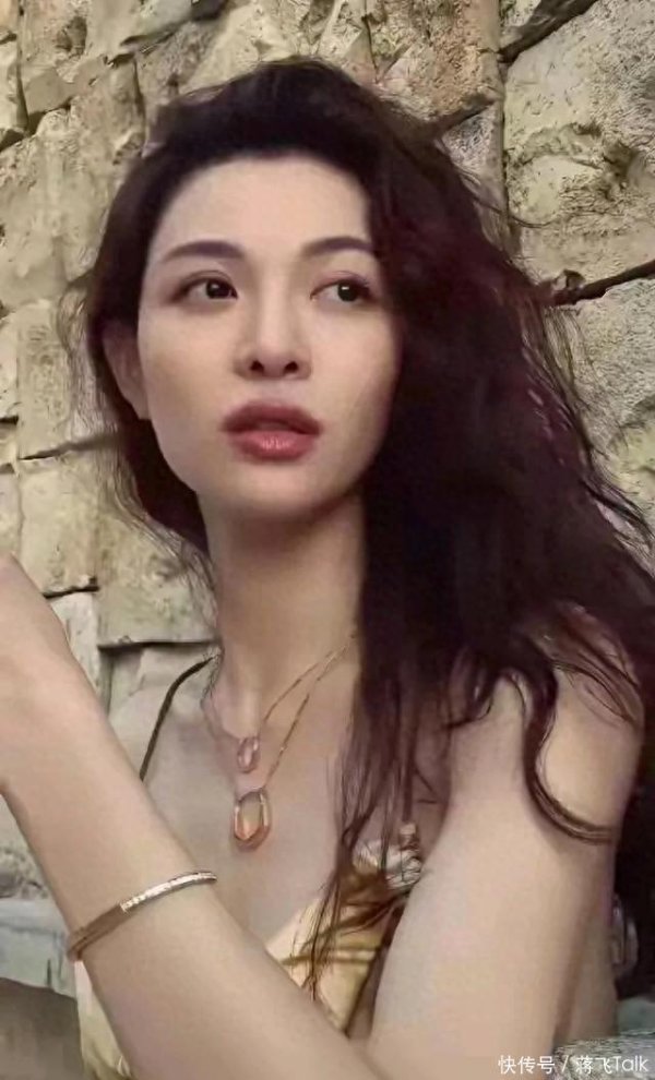 安福相册 钟楚曦凭啥好意思成“东说念主间扳手”？