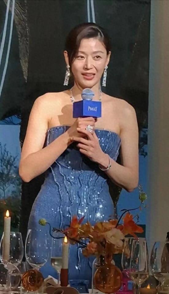 莆田安福家园 43岁全智贤生图现颈纹，174cm直角肩却超吸睛！