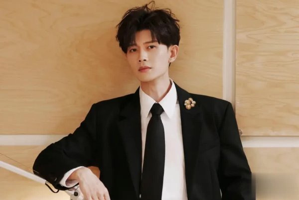 安福相册 任嘉伦明明能靠脸，却偏凭演技惊艳世东谈主