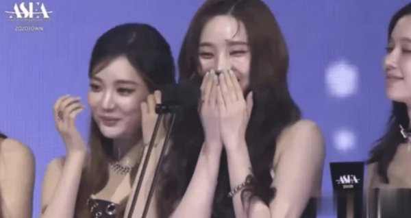 莆田安福相册 aespa柳智敏“政事争议”后再因“笑场”被嘲，粉丝力挺！