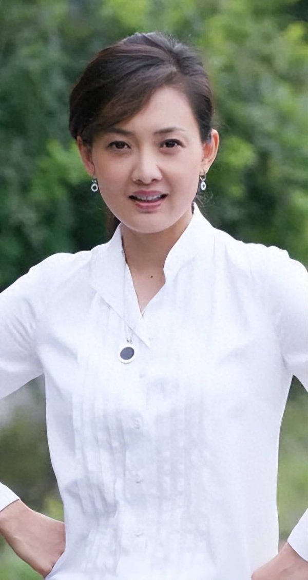 莆田安福家园 演员牛莉嫁圈外丈夫，婚后育三子活命幸福敷裕