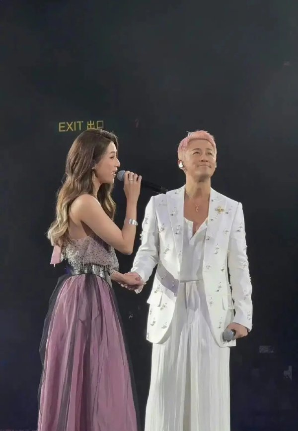 莆田安福家园 林峯复兴与钟嘉欣演唱会同框：她是好妹妹，理性之东谈主