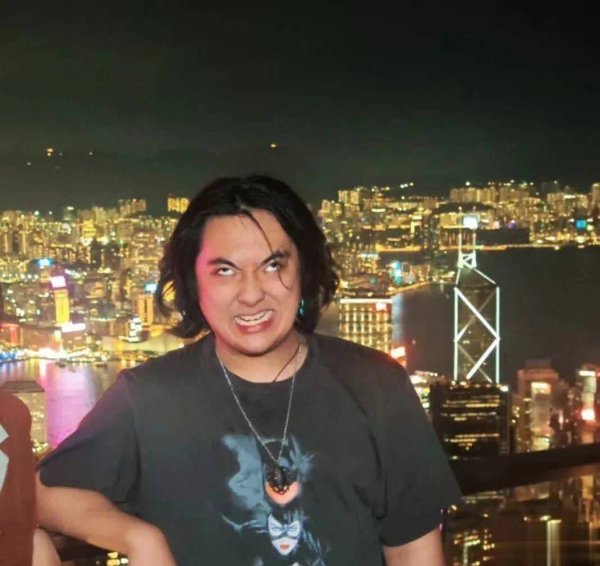 安福相册 吴镇宇犬子吴费曼变化大登热搜，本东说念主晒搞怪照