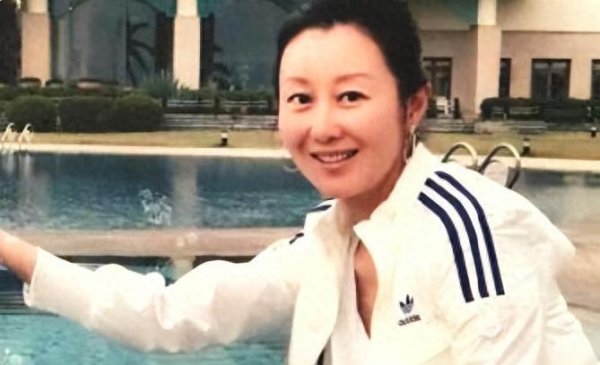 莆田安福相册 潘蔚三婚两离与孙楠因高尔夫结缘，成婚16年近况如何？