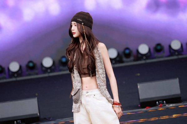 安福相册 浪姐6吴宣仪决赛助演嘉宾引争议，粉丝示意不欢乐