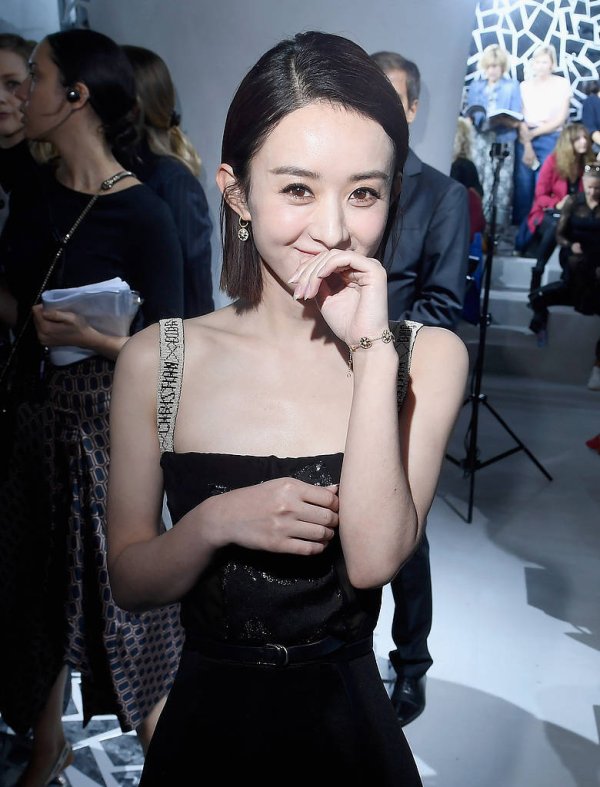 莆田安福相册 赵丽颖：从闲居到耀眼，坚捏书写演艺传闻