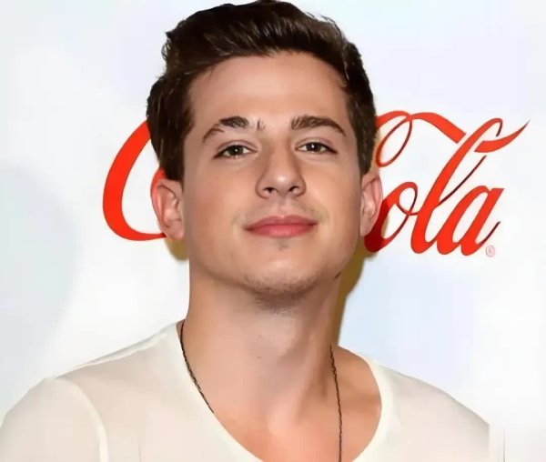 安福相册 断眉《歌手》启齿叫醒芳华！单依纯竟被吓得抽堕泪噎？