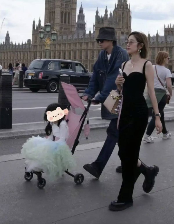 莆田安福相册 张若昀唐艺昕伦敦街头被偶遇！一家三口画风太甜