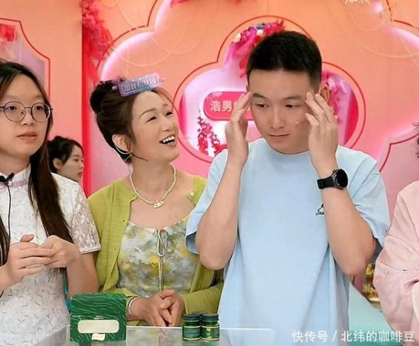 安福相册 谢浩男姆妈直播断层第一，网友喊话谢岳：她形成你高攀不起的相貌