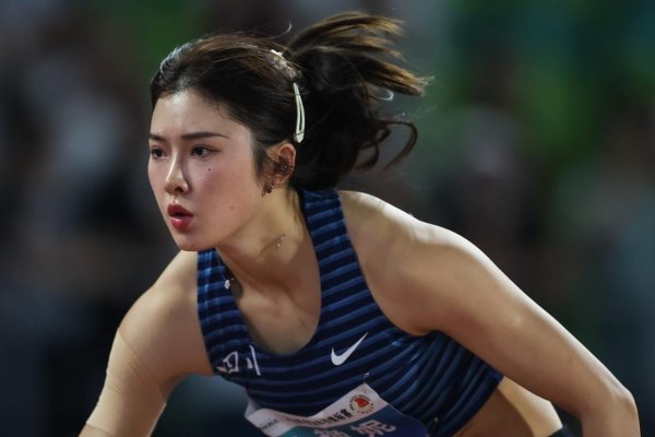 莆田安福家园 室内田径锦标赛女子60米栏：吴艳妮8秒13刷新赛季个东谈主最佳收成！