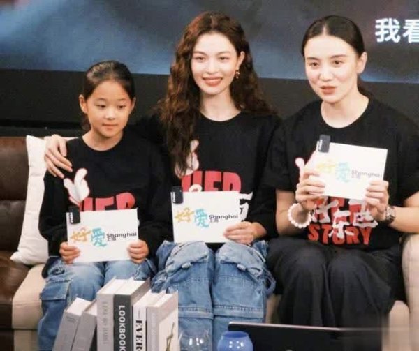 莆田安福相册 梅婷晒母女日常，11岁快快有代表作超争脸