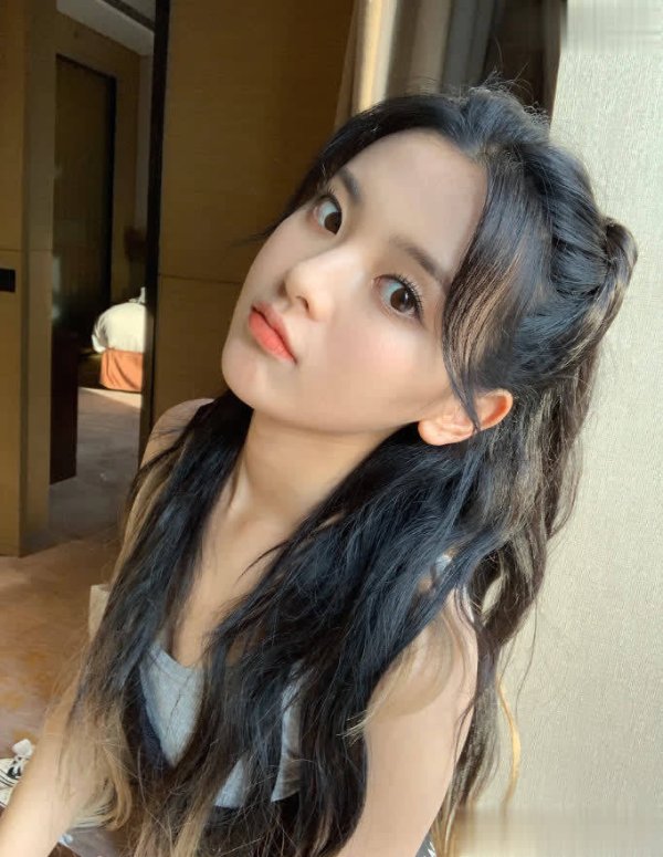 莆田安福相册 别让杨突出演戏了，她如故更相宜搞综艺！