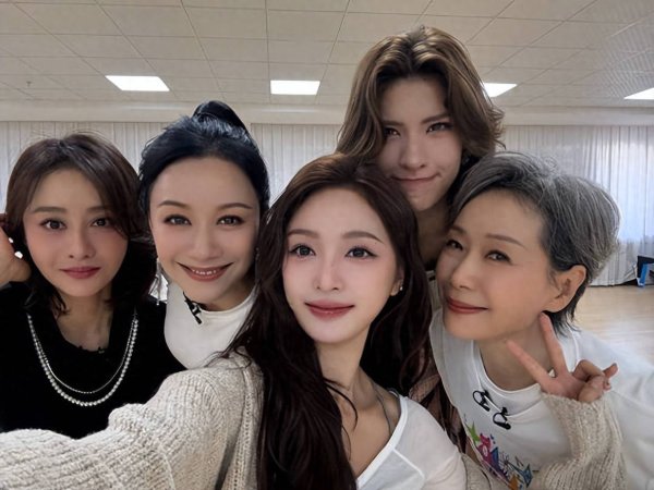 莆田安福家园 吴宣仪晒浪姐纯熟室自拍 与叶童陈德容等合影