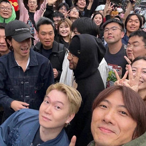 莆田安福相册 周杰伦素颜现身日本街头胡茬抢镜，粉丝：这才是芳华偶像！