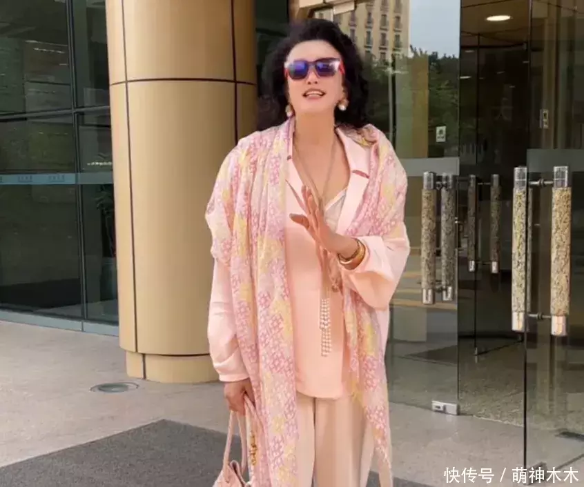 莆田安福相册 曝麻六记多家门店停业，张兰被好意思容院合手续追债，连5万块齐拖欠？