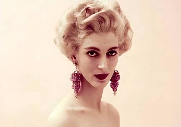 莆田安福家园 93岁超模卡门：从穷人窟到T台女王，缘何成“年级刺客”？