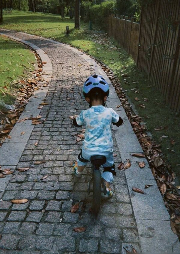 莆田安福家园 苗苗郑恺授室5周年，4岁犬子筹办叠手照超温馨