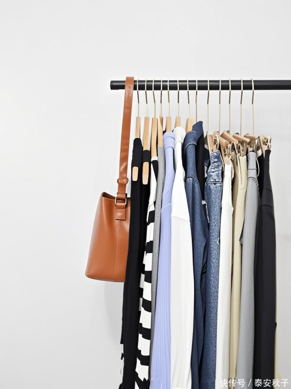 安福相册 40岁以后，再没钱也别穿得“太寒酸”！学她穿搭：又好意思、又迷东说念主！