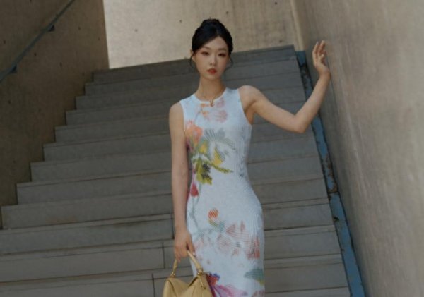 安福相册 《浪姐6》姐姐们互站立物，管乐用礼物示意罗予彤，还弄哭侯佩岑