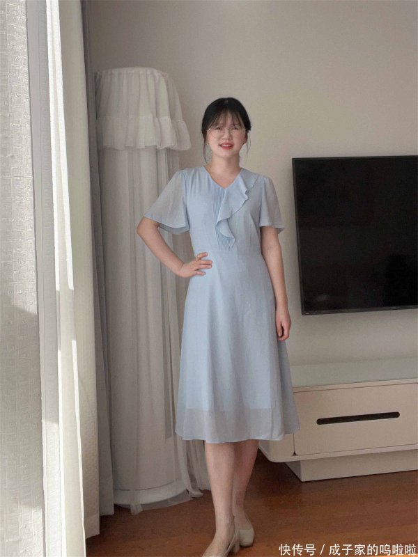 安福相册 两条通勤连衣裙要不要留？