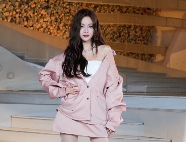 安福相册 《乘风2025》有位姐姐总决赛“搞事情”？竟然热度比冠军更热切