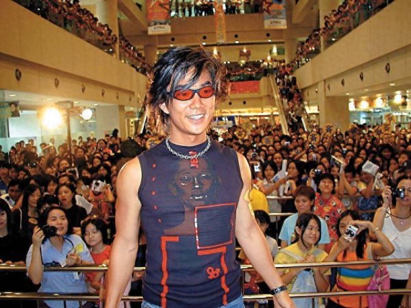 安福相册 任贤皆20岁男儿罕出头，撞脸黎姿身段比姆妈还优胜