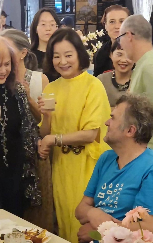 莆田安福相册 林青霞江西晚宴穿近八千裙子，皮肉放荡仍好意思出天空