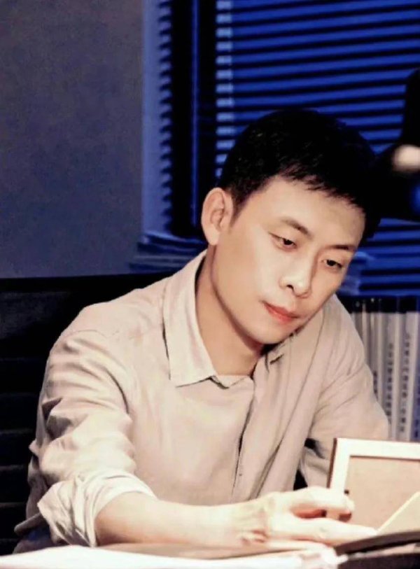 莆田安福相册 张译呈报非息影躺平：仅仅在搬动责任节律