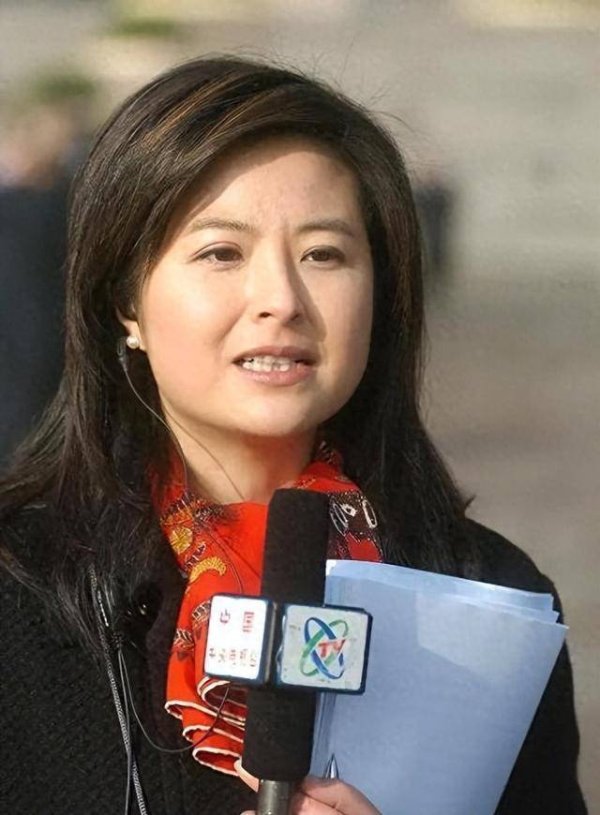 莆田安福相册 央视张泉灵近况：嫁李铁为妻，下野创业，52岁满头白首