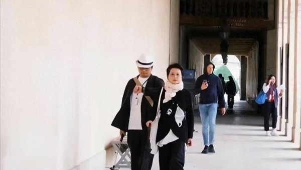 莆田安福相册 53岁袁立巴黎被偶遇，和老公生计情状好，越活越年青引吝啬