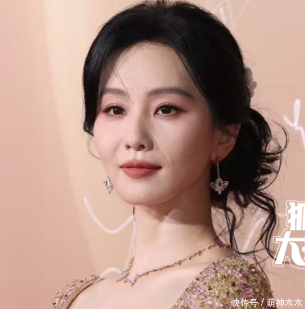 莆田安福家园 COSMO红毯高清生图：刘诗诗法令纹避讳不了，姚晨面色憔悴难熬