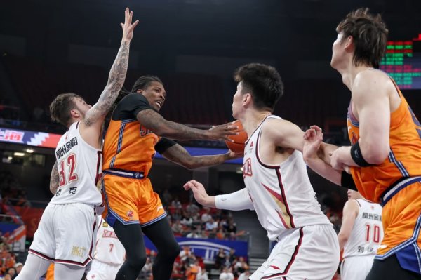 安福相册 无缘主场十五连胜！大鲨鱼惜败浙江队