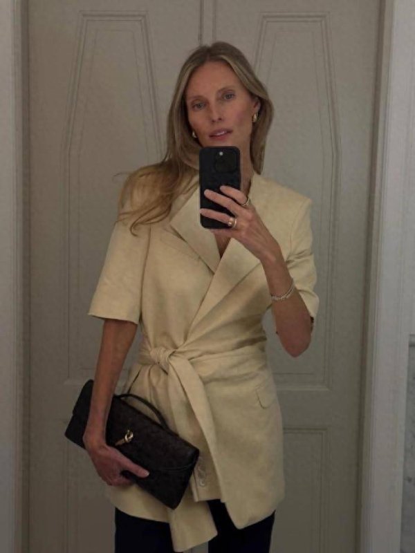 安福相册 从 ins 爆款到前锋标杆：Vilma 的「无龄感」优雅穿搭手册