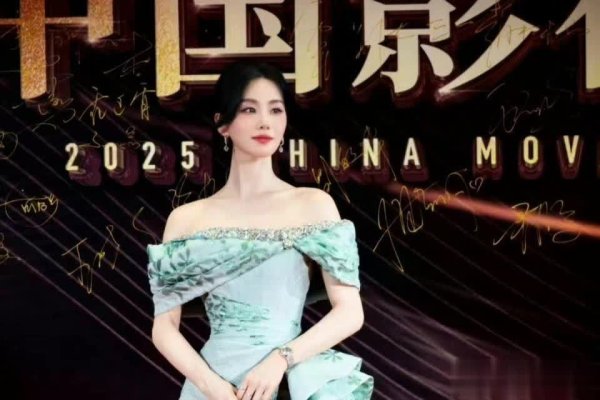 莆田安福相册 2025中国影视之夜，刘诗诗生图惊艳，高定造型尽显东方神韵！