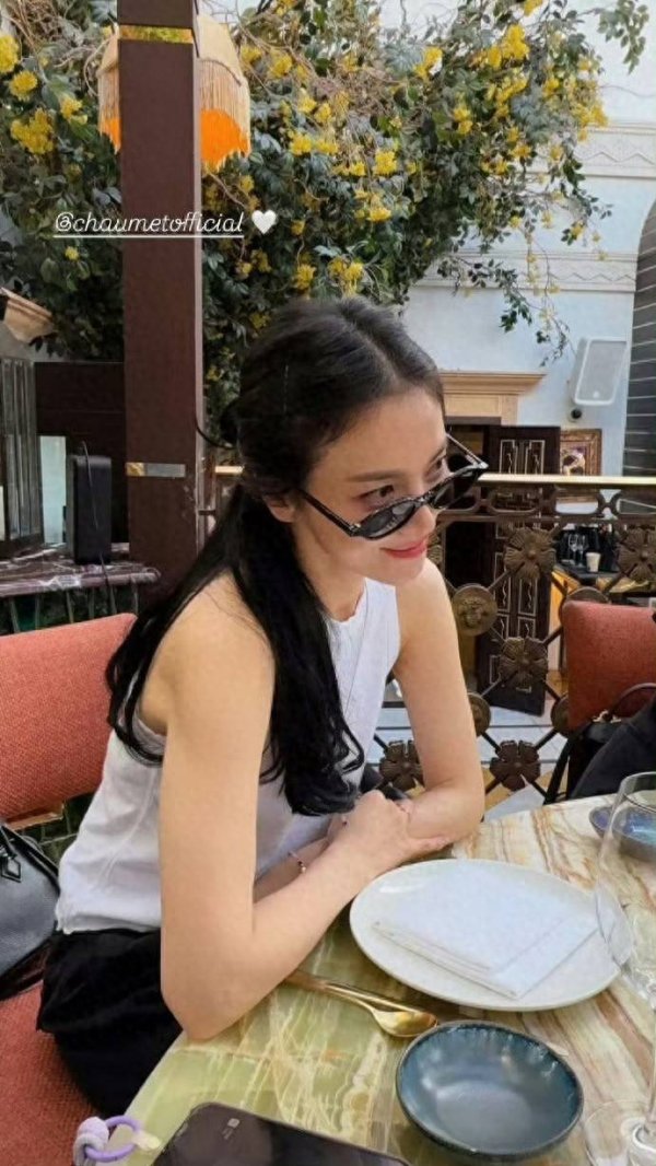 莆田安福相册 43岁宋慧乔长发还归情景佳，20年好意思貌如初！