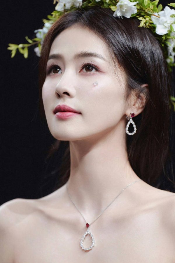 莆田安福相册 白鹿演技突破：从“虐剧女王”到“疯批好意思东说念主”的进阶